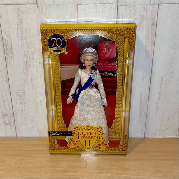 Mattel Toys Barbie Signature Queen Elizabeth Ii Platinum Jubilee